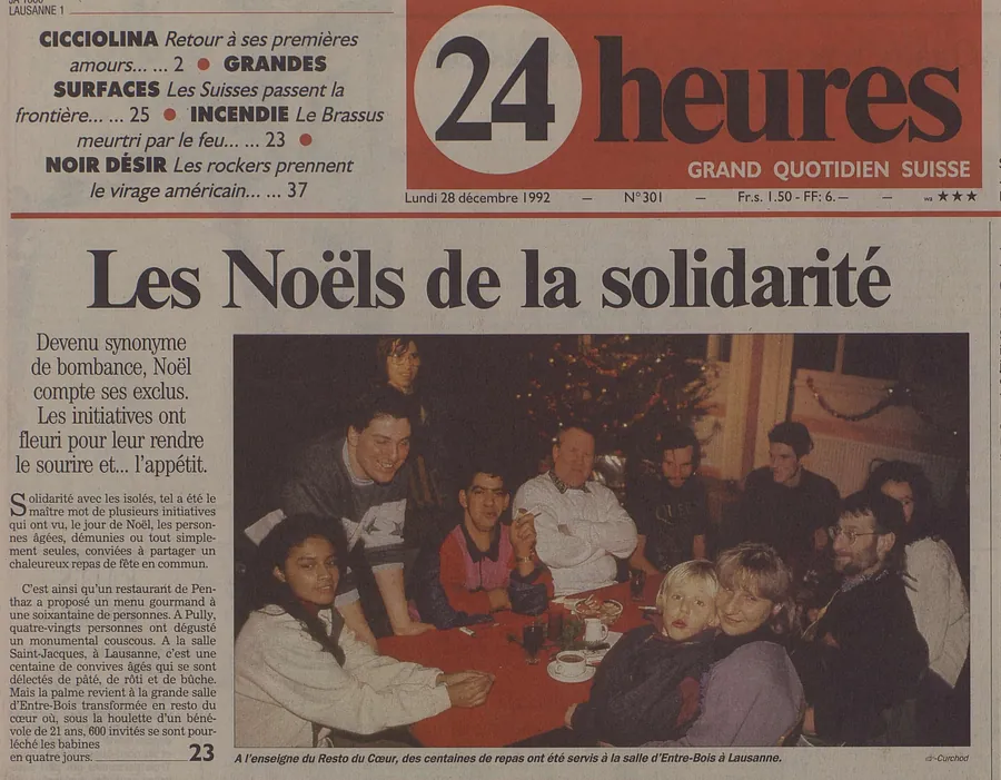 Titelseite der Zeitung 24 heures vom 28. Dezember 1992 mit dem Titel «Les Noëls de la solidarité» und einem Foto der Gäste an den Tischen des Resto du Cœur im Saal von Entre-Bois in Lausanne